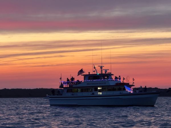 MOI Fireworks Cruise