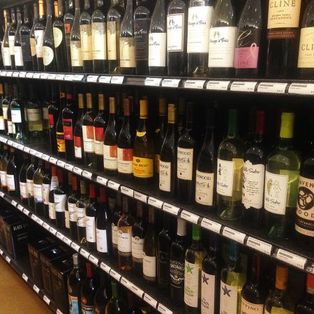 Wee Winks Market Duck NC, Largest Wine Selection in Duck