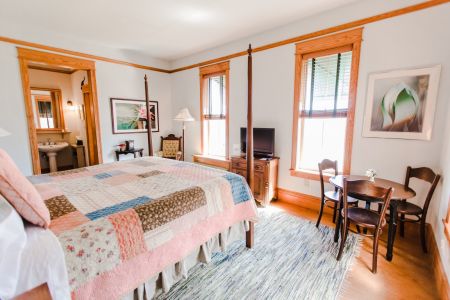 The Roanoke Island Inn, Room 1 - King Suite
