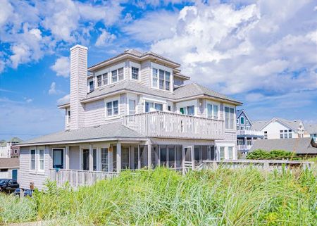 Beach Realty, Looking Glass
