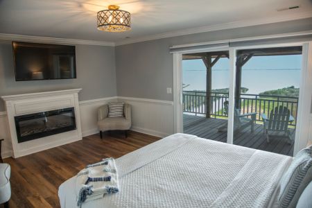 Burrus House Inn Waterfront Suites, Luxury Sound View Rm