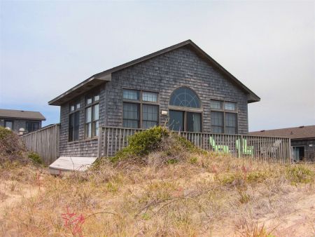 Dolphin Realty, Chez-Toni