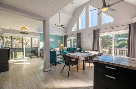 Beach Realty, Lucky Fin