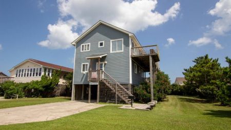 Brindley Beach Vacations, Blue Cloud