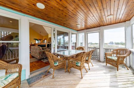 Beach Realty, Luv Shack