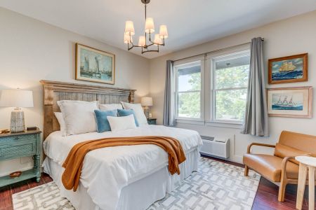 The Pearl Hotel, Harbor Haven 