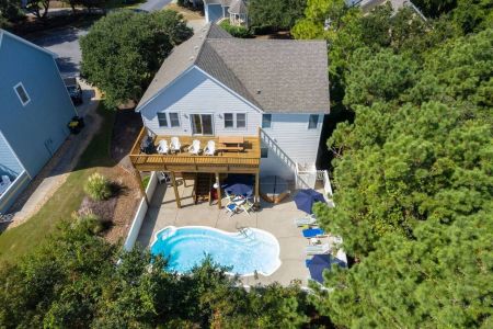 Beach Realty, Tee Dreams