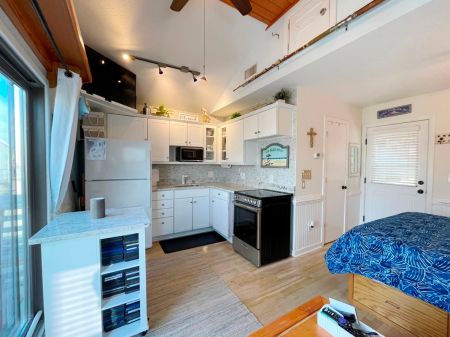 Hatteras Cabanas, 13. Dry Dock