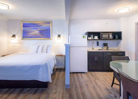 Outer Banks Motor Lodge, 3 BR Oceanfront Eff