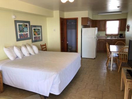 Cape Hatteras Motel, King Bed & Kitchen