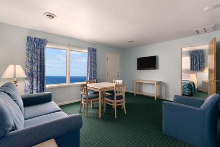 Mariner Inn & Suites, 2BR Qn Ste Ocean Vie