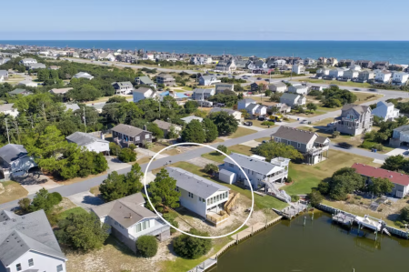 Vacasa Outer Banks, Island Trader