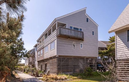 Beach Realty, Seas The Day