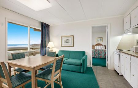Mariner Inn & Suites, 2BR Suite 4 Beds