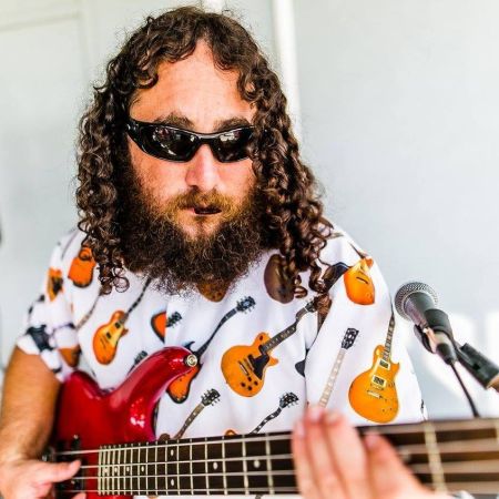 Ocracoke Oyster Company, Barefoot Wade