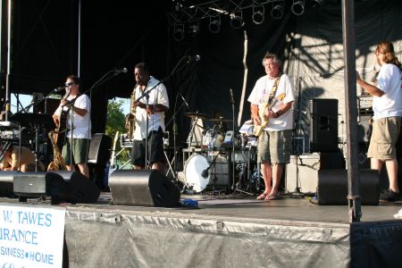 Tap Shack, Live Music with Island Boy