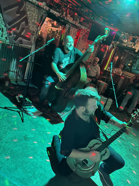 Tap Shack, Live Music with Trusty Hucksters