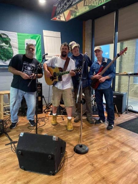 Jack Brown's Beer & Burger Joint, Olde Sadler Band