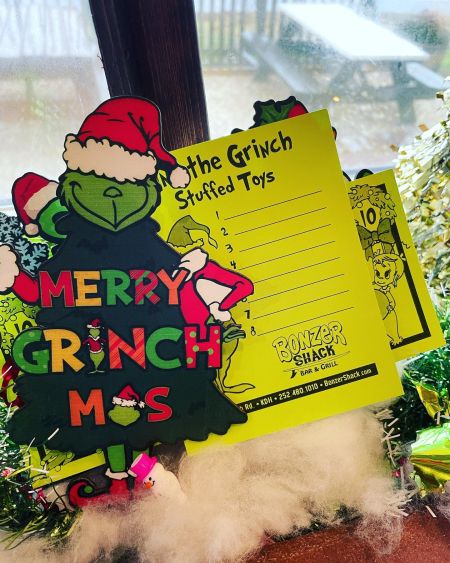 Bonzer Shack Bar & Grill, Grinch Scavenger Hunt