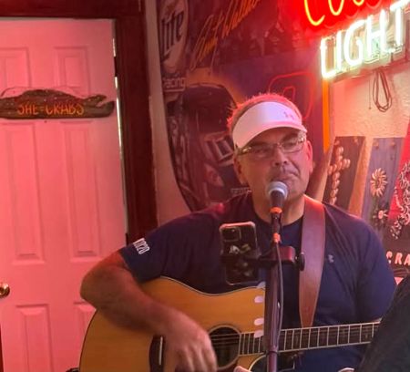 Misfit Bars of Christmas Crawl, Kyrle Preis at The Blue Crab Tavern