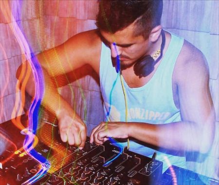 Jack Brown's Beer & Burger Joint, DJ Gustavo