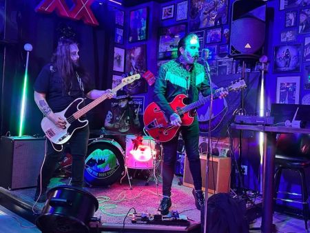 Shaka's Beach Bar & Grill, Mr. Fang & The Dark Tones
