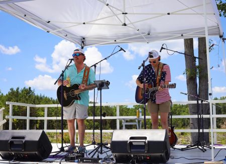 Jolly Roger Restaurant, Bonfire Brothers