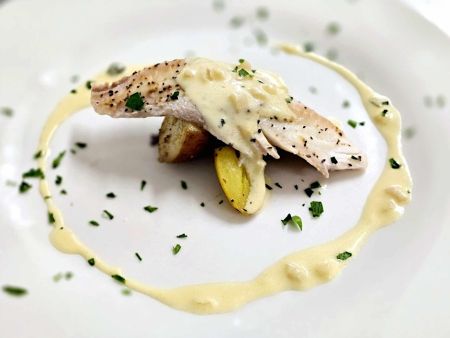 Misfit Bars of Christmas Crawl, A Coastal Christmas Wine Dinner at The Saltbox Cafe