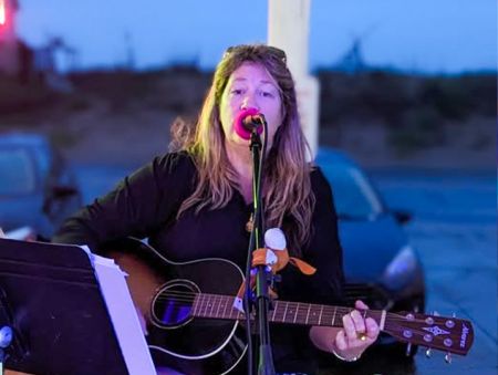 Misfit Bars of Christmas Crawl, Dee Thornley at Tap That OBX