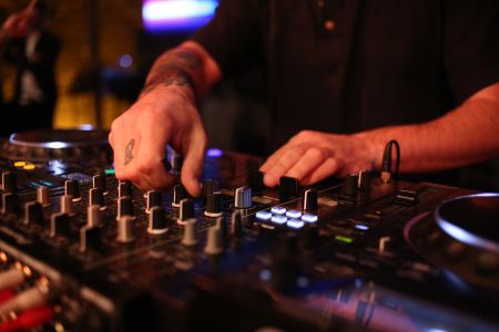 Jolly Roger Restaurant, Late Night Beats
