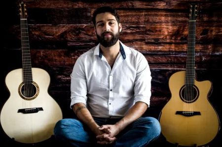 Burrus House Inn Waterfront Suites, Live Music on the Lawn with Dustin Furlow