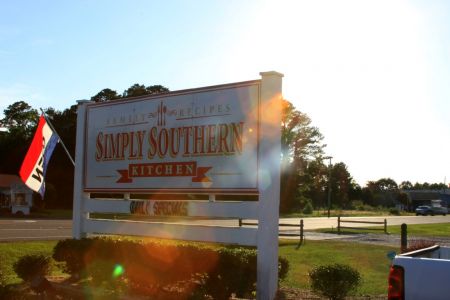 Simply Southern Kitchen, Red, White & Booze