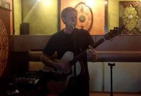 Basnight’s Lone Cedar Cafe, Live Music: Jerry Madoxx