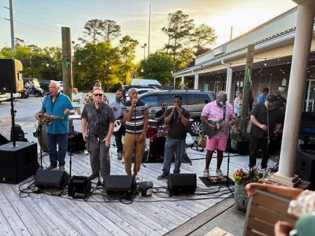 Jolly Roger Restaurant, Trainwreck