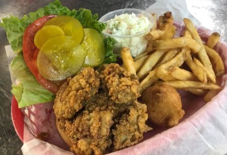 Diamond Shoals Restaurant & Sushi Bar, 1) Lunch : Oyster PO BOY