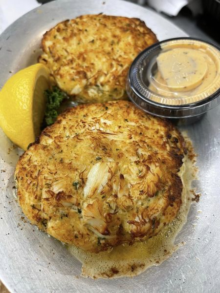 Crab Cakes with Remoulade Sauce - Give me a fork