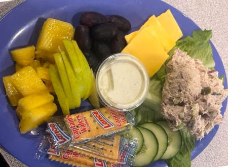 Darrell's Seafood Restaurant Manteo, Tuna Salad Cold Plate