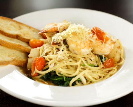 Stripers Bar & Grille Manteo, Alfredo Pasta