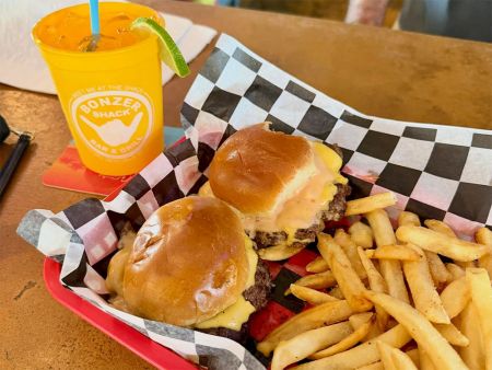 Bonzer Shack Bar & Grill, Slider Special