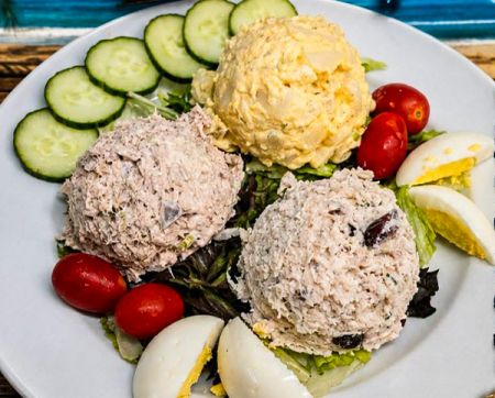 Jolly Roger Restaurant, Famous Cold Plate