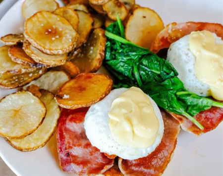 Mike Dianna's Grill Room, Grill Room Benny
