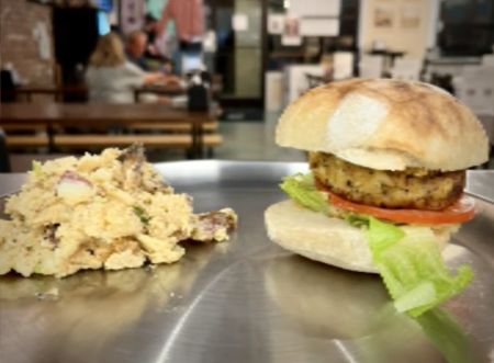 Whalehead Brewery, Crab Cake Sandwich
