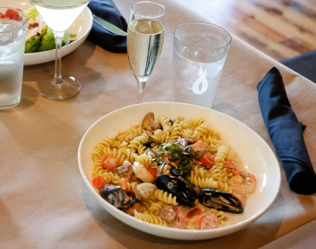Mike Dianna's Grill Room, Seafood Pasta