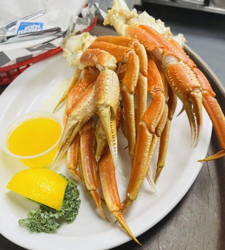 Diamond Shoals Restaurant, Mondays: Snow Crab Dinner Special