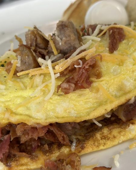 Stripers Bar and Grille Manteo, Weekend Brunch