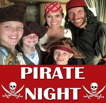 The Froggy Dog Restaurant & Pub, Pirate Day / Night