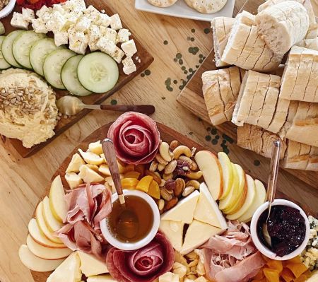 Huanchaco Lounge, Even Tide Love Boards