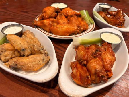 Lost Colony Tavern, Wing Wednesday
