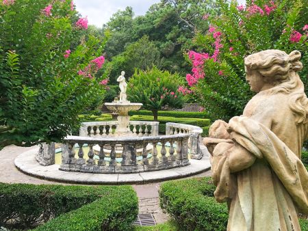 Elizabethan Gardens, Explore the Flower Gardens