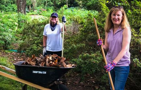 Elizabethan Gardens, Volunteer at the Gardens